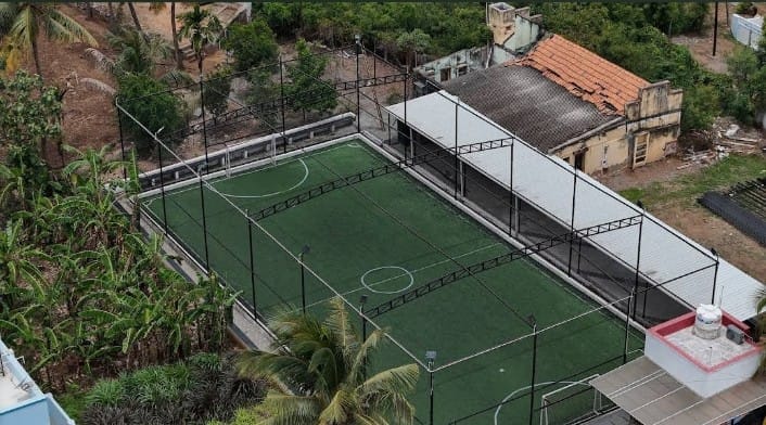 5's crew football turf