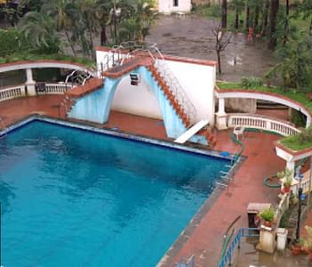 Country Club Kandivali