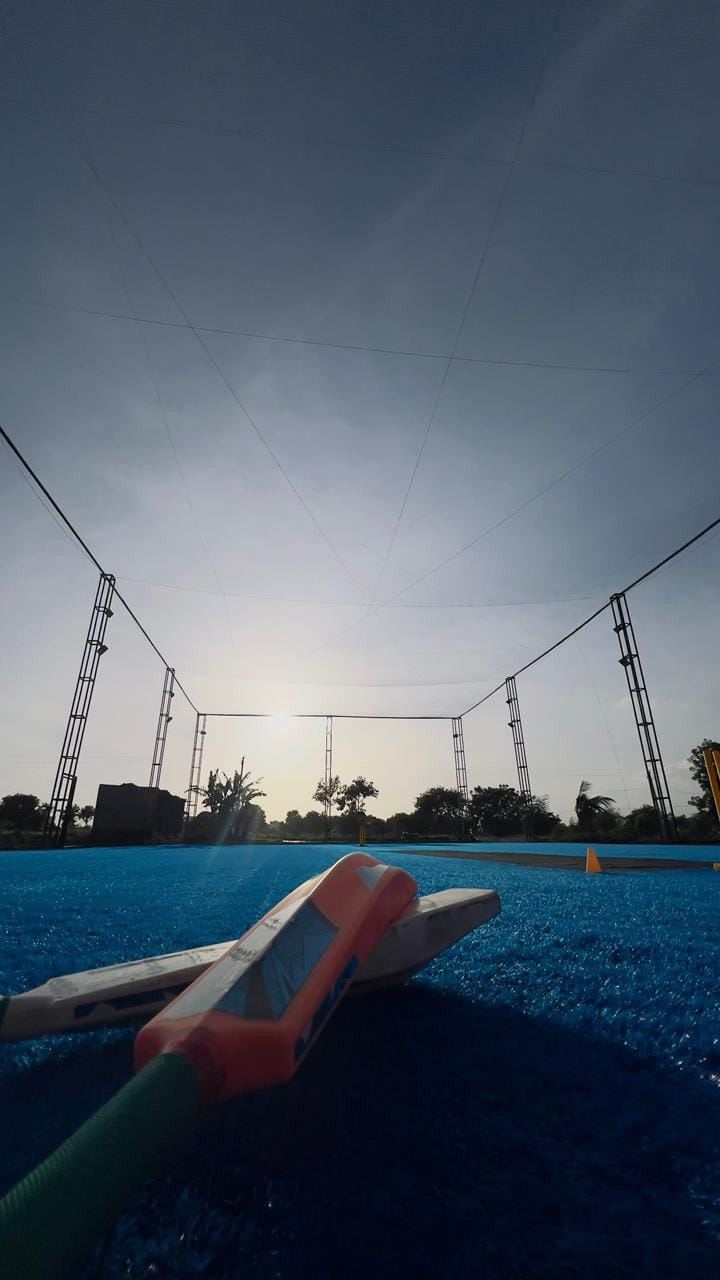 JB Silver Line Club (Mega cricket box)