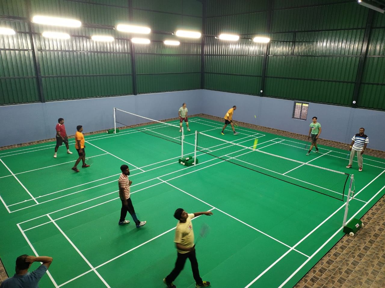 Serve & Smash Badminton