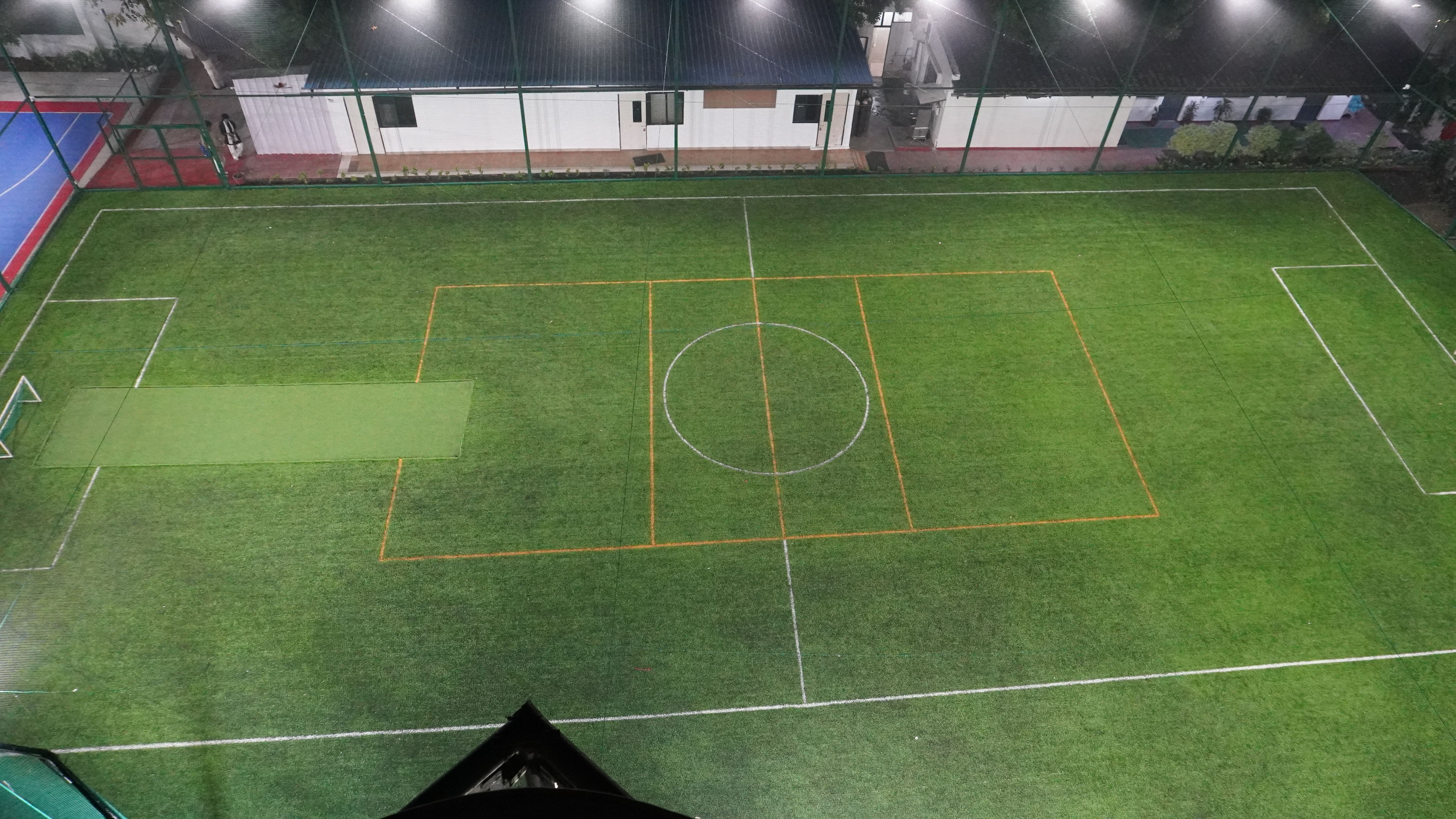 Squats Que x Skill Court