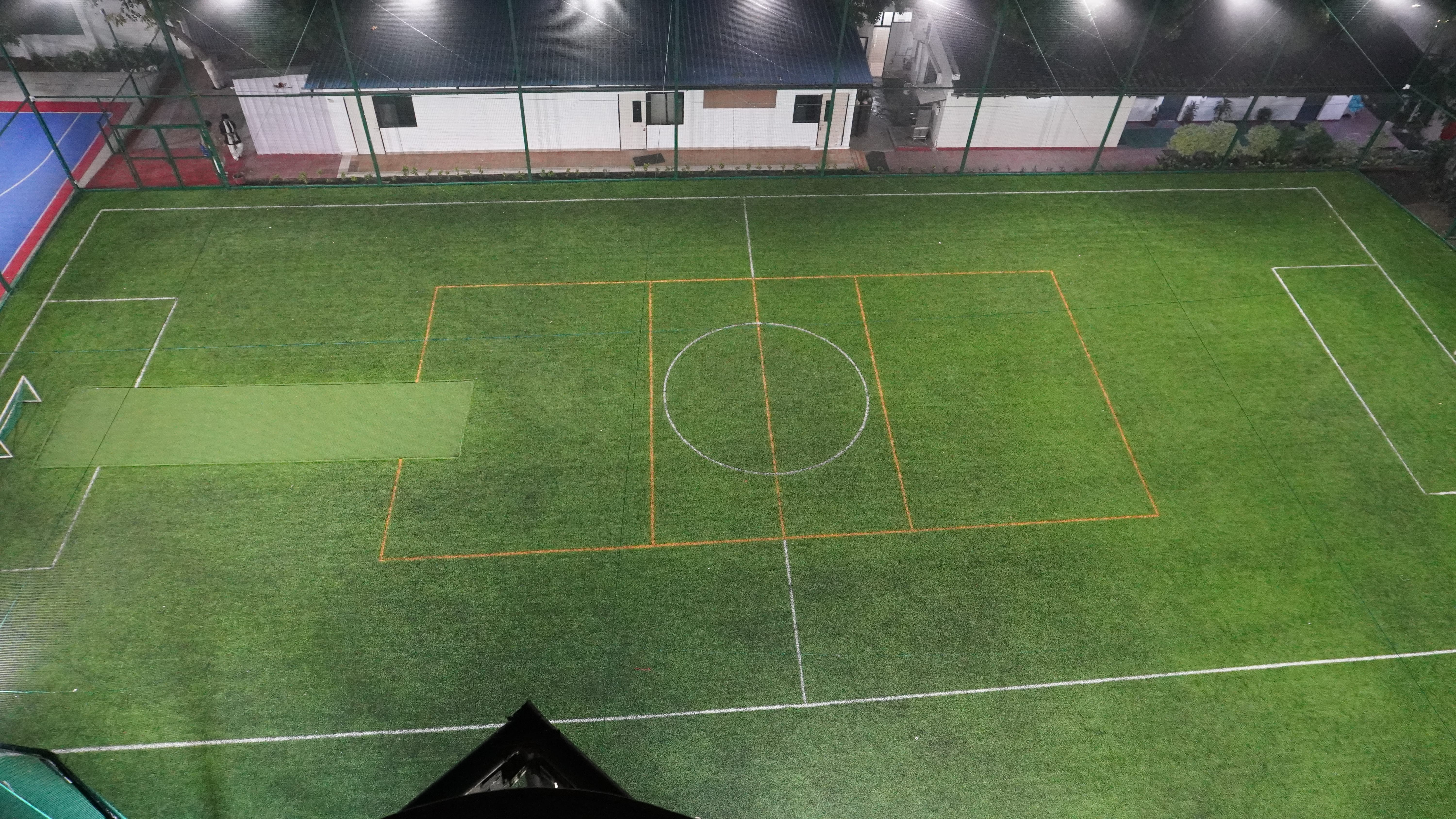 Squats Que x Skill Court