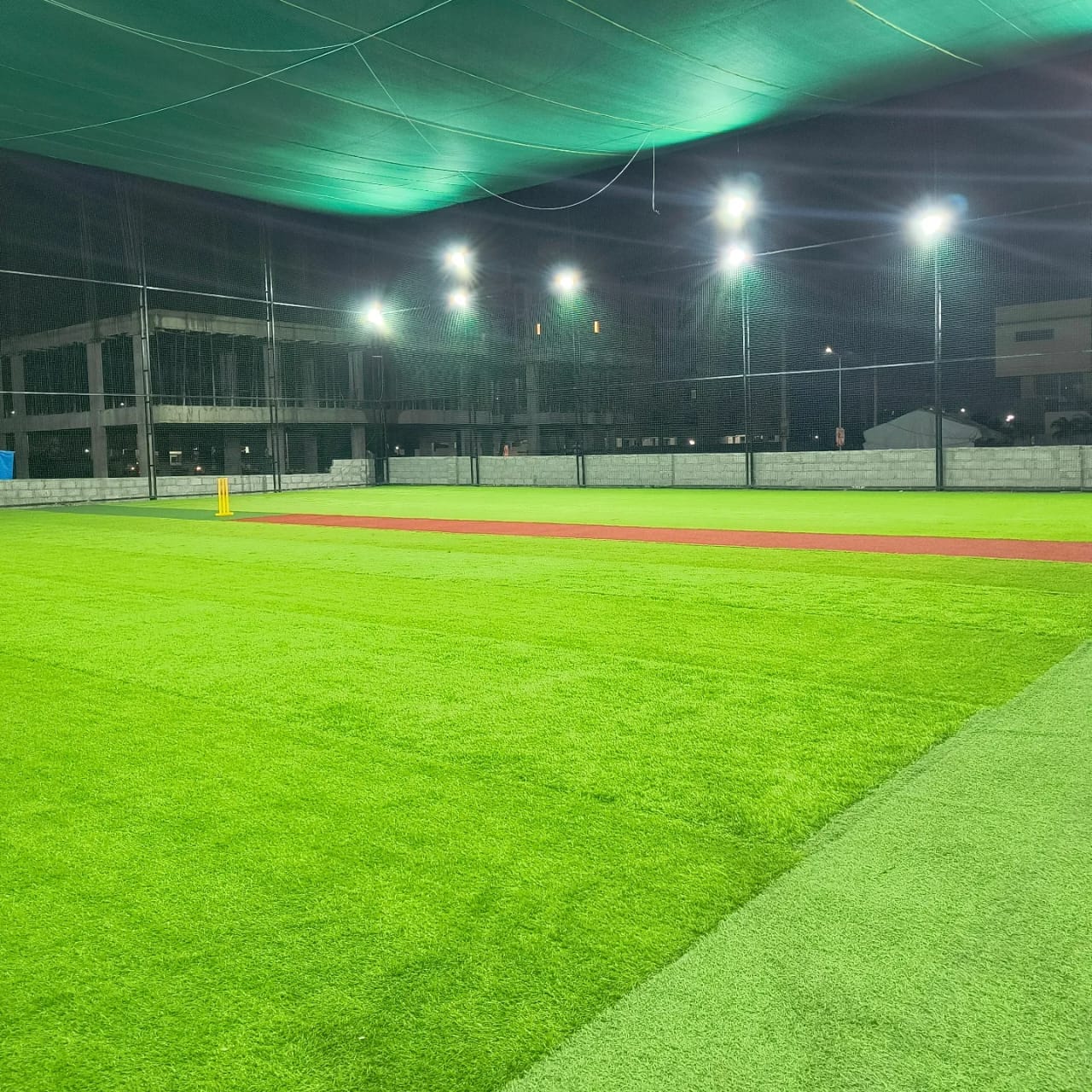 Street 9 Mega Cricket Box