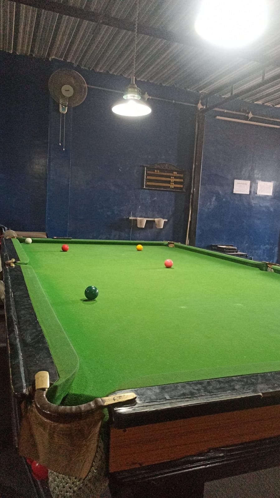 Where can I find some venues to play pool and snooker in Delhi