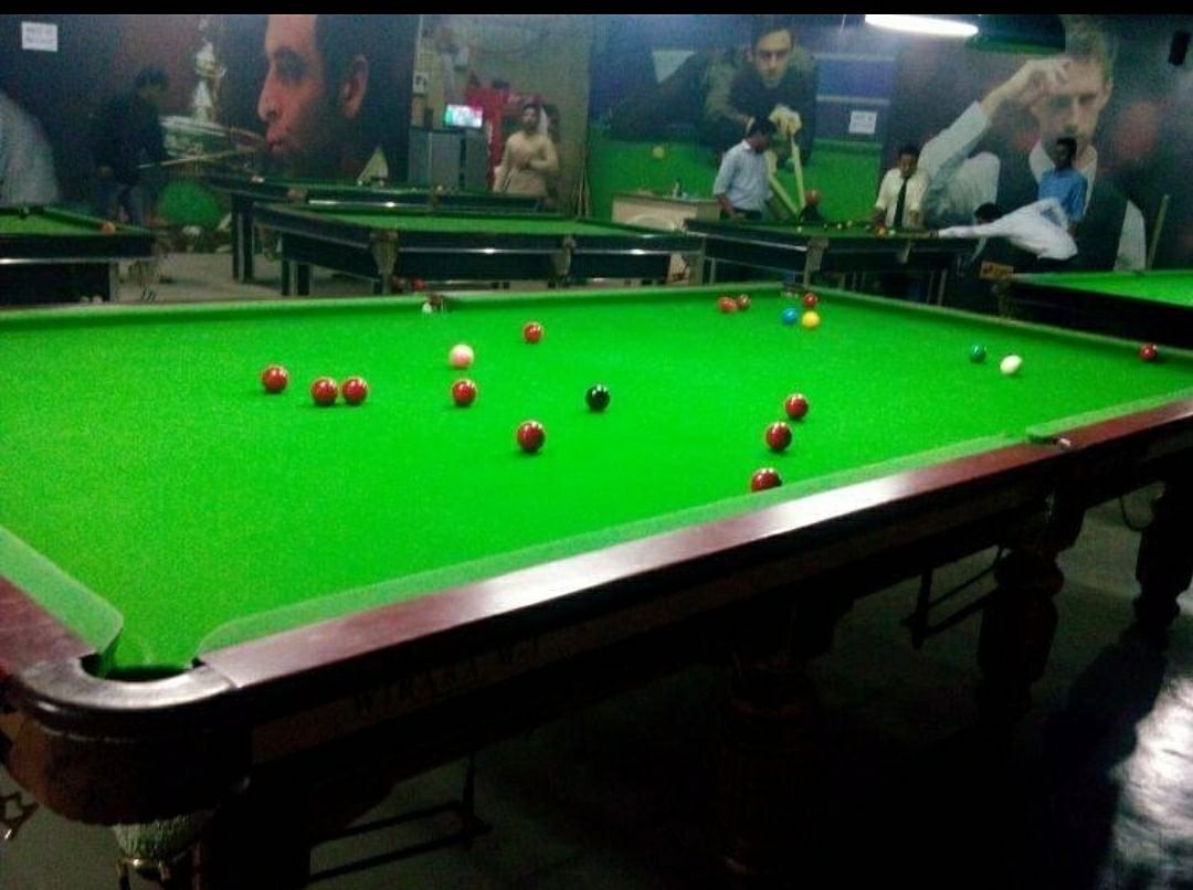 Where can I find some venues to play pool and snooker in Delhi